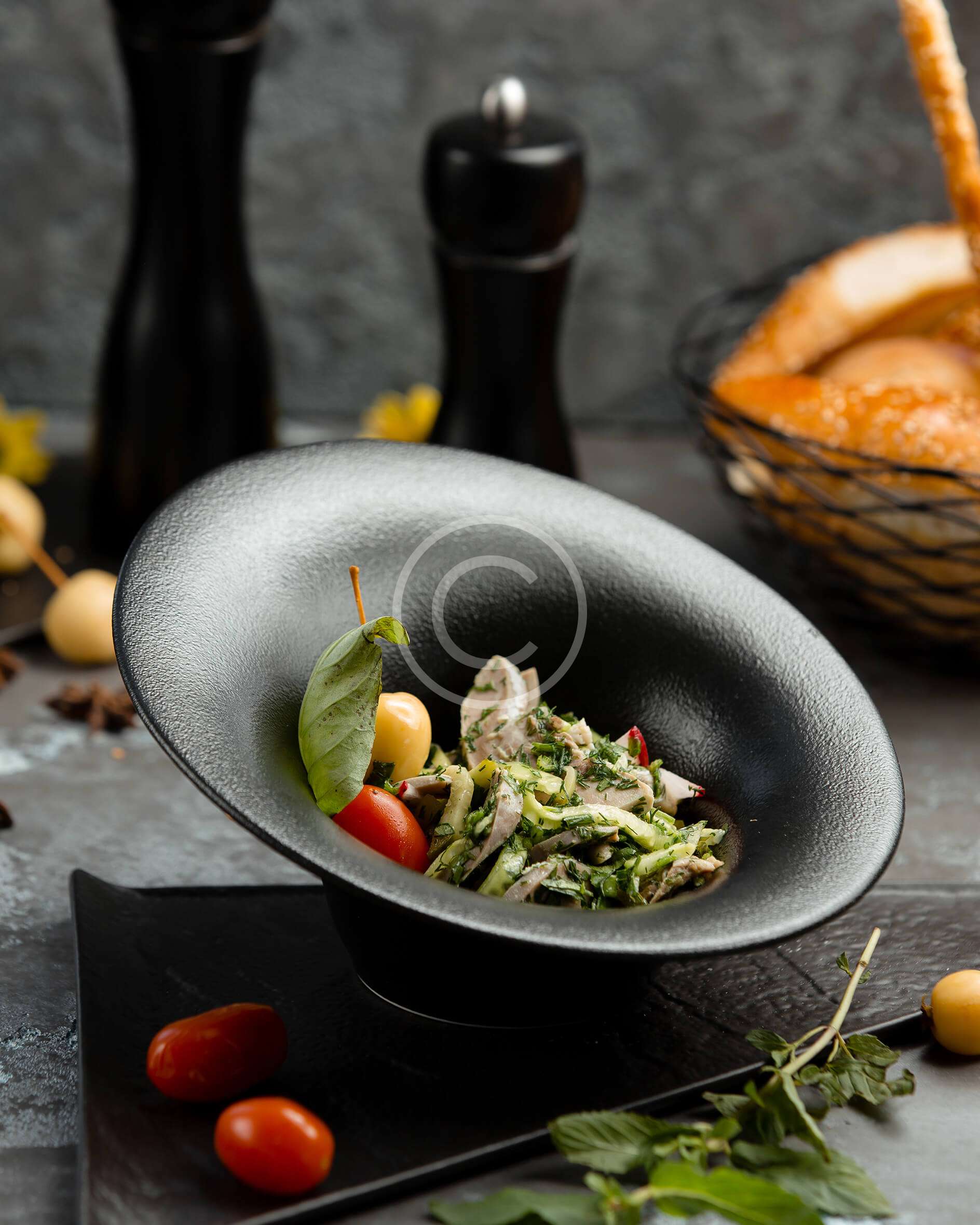 Sałatka z kurczakiem i pesto